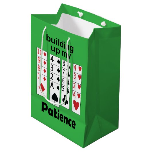 Patience Opbouwend Solitaire Spel Grappige Quote Medium Cadeauzakje (Voorkant Gekanteld)