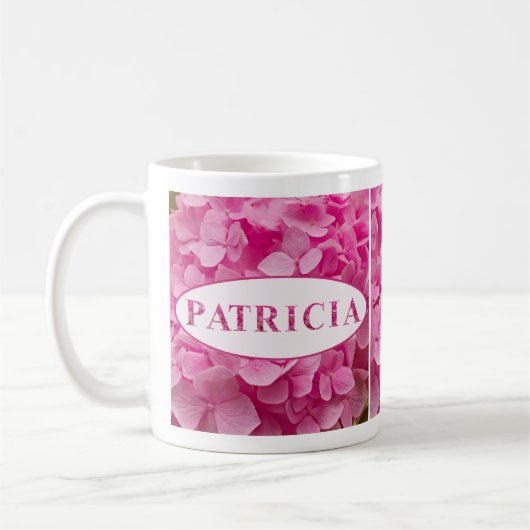 "Patricia" Naam in Roze Hydrangea Bloemen Letterin Koffiemok (Links)