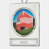 Patriotic Barn Verzilverd Banner Ornament (Links)