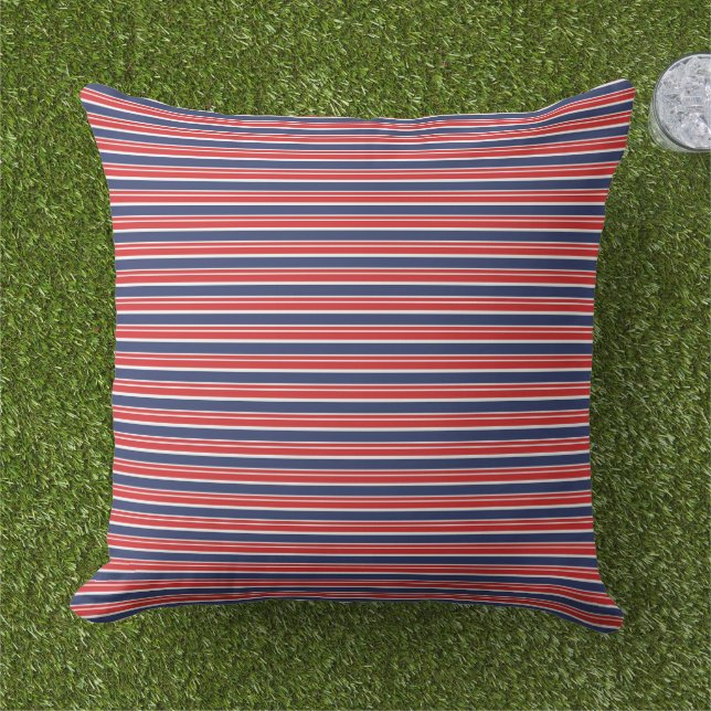 Patriotic Stripes Outdoor Pillow Buitenkussen (Gras)