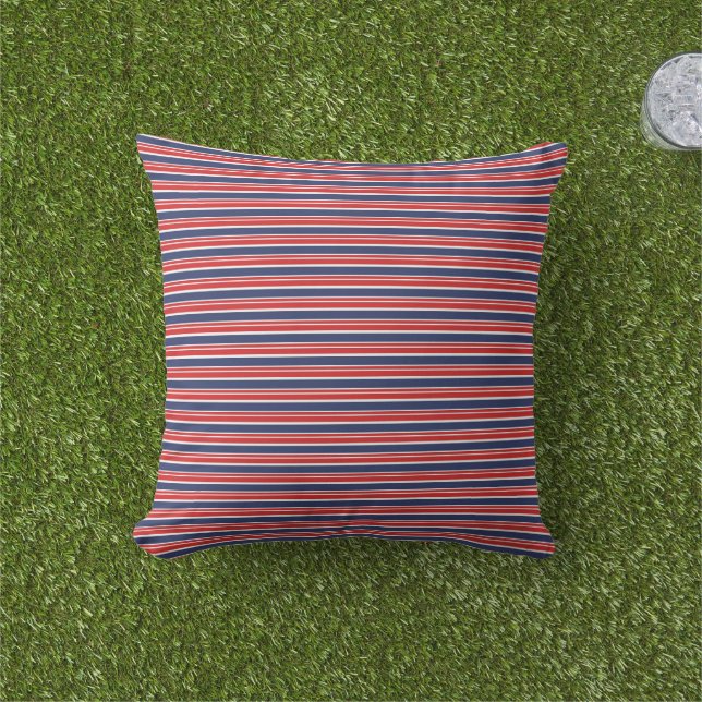Patriotic Stripes Outdoor Pillow Buitenkussen (Gras)