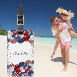 Patriotic USA vlag rode witte blauwe naam Bagagelabel<br><div class="desc">Witte achtergrond versierde patriottische gekleurde ballonnen in rood,  blauw en wit. Pas een naam aan en voeg deze toe. Je contactgegevens op de achterkant.</div>