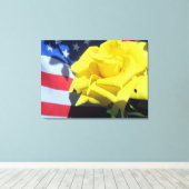 Patriotic Yellow Rose Canvas Afdruk (Insitu (Houten vloer))