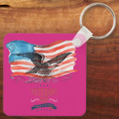 Patriots remembered magenta sleutelhanger (Achterkant)