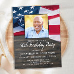 Patriottic Custom Photo American Flag Birthday Briefkaart<br><div class="desc">Uitnodigingen van Amerikaanse vlaggen-Birthday-partij. Nodig vrienden en familie uit voor de viering van je patriottische verjaardag met deze moderne Amerikaanse vlaggenuitnodigingen. Pas deze Amerikaanse vlaguitnodiging met uw gebeurtenis, foto, naam, en partijdetails aan. Deze uitnodiging van de Amerikaanse vlag is ook perfect voor een militair pensioen, een soldaat die van huis...</div>