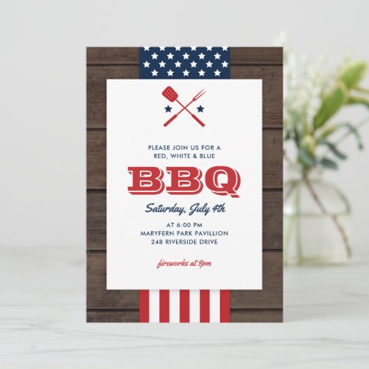 Patriottisch 4 juli BBQ Rustic Wood Uitnodiging (Staand voorkant)