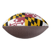 Patriottisch Amerikaans football met Marylandvlag (Gedraaid 270)