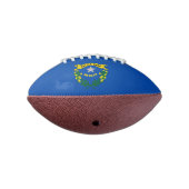 Patriottisch Amerikaans football met Nevada vlag (Gedraaid 270)