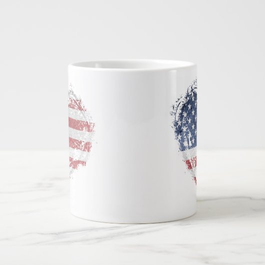 Patriottisch Amerikaans hart in Grunge Grote Koffiekop (Voorkant)