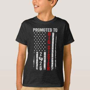 Patriottisch Bevorderd Tot Oudere Zus 2026 Eerste T-shirt