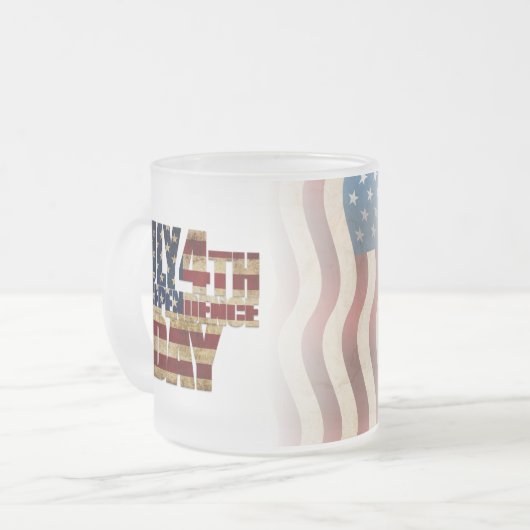 Patriottisch ontwerp van de vlag op 4 juli matglas koffiemok (Voorkant links)