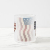 Patriottisch ontwerp van de vlag op 4 juli matglas koffiemok (Center)