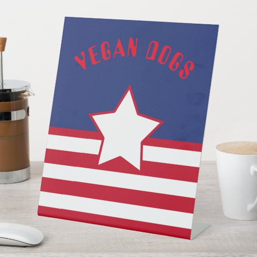 Patriottisch rood, wit en blauw voedsel voetstuk t reclamebord met voetstuk (Insitu)