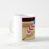 Patriottisch schrijfveer op antiek papier koffiemok (Voorkant links)