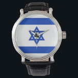 Patriottisch, speciaal horloge met vlag Israël<br><div class="desc">Blijf stijlvol en verbonden met uw erfgoed met ons handhorloge met de vlag van Israël! Dit elegante uurwerk toont trots het onderscheidende ontwerp van de Israëlische vlag. De wijzerplaat is versierd met de blauwe Davidster (Magen David) gecentreerd tussen twee horizontale blauwe strepen op een witte achtergrond. Deze elementen symboliseren de...</div>