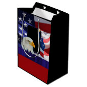 Patriottische Amerikaanse adelaar en vlag Medium Cadeauzakje (Achterkant Gekanteld)