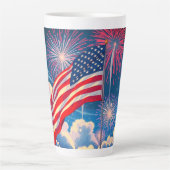 Patriottische Amerikaanse Vlag met Vuurwerk - 4 ju Latte Mok (Voorkant)