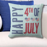 Patriottische Amerikaanse vlag op 4 juli Kussen<br><div class="desc">Schattigee Patriottische USA Amerikaanse Vlag Hart 4th van juli Sierkussen! Beschikt over schattig verdrietig uitziende American Flag harten om een leuk rood,  wit en blauw afbeelding te maken! Pas de kleuren van de achtergrond en lettertypen aan als je wilt! Vier de sterren en strepen met dit zomerfeest thema.</div>