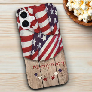 Patriottische Amerikaanse vlaggenlijn op houten la iPhone 16 Plus Hoesje