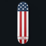 Patriottische Amerikaanse vlaggennaam Persoonlijk Skateboard<br><div class="desc">Deze patriottische Amerikaanse vlag skateboard heeft de sterren en strepen met jouw naam aan de onderkant.</div>
