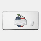 Patriottische Apple Vintage Gravure Vector Design_ Bureaumat (Keyboard & Muis)