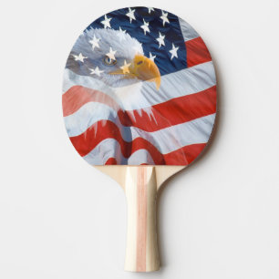 Patriottische Bald Eagle over de Amerikaanse vlag Tafeltennisbatje