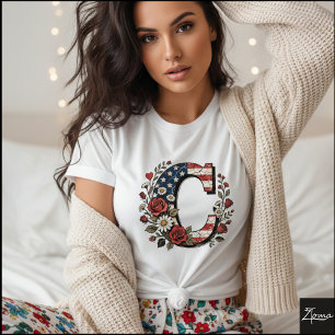 Patriottische bloemige letter C kransontwerp T-shirt