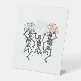 Patriottische Dansende Skelet Vuurwerk Vintage T-s Reclamebord Met Voetstuk