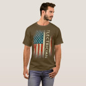 Patriottische elektricien geeft Amerikaanse vlag F T-shirt (Voorkant volledig)
