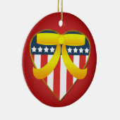 Patriottische hartritmegeel lint rondom het orname keramisch ornament (Rechts)