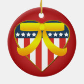 Patriottische hartritmegeel lint rondom het orname keramisch ornament (Achterkant)