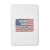 Patriottische man papa beschermer held vlag shirt  badmat (Voorkant Verticaal)