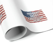 Patriottische man papa beschermer held vlag shirt cadeaupapier (Rol Hoek)
