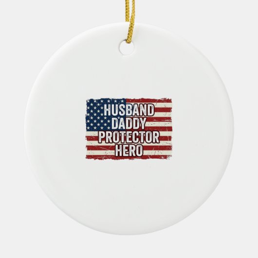 Patriottische man papa beschermer held vlag shirt  keramisch ornament (Voorkant)
