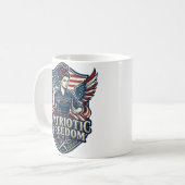 Patriottische Moeder Met Naaimachine Vector Grafis Koffiemok (Voorkant links)