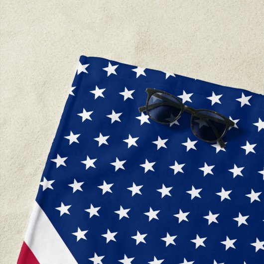 Patriottische rode, blauwe sterren Stripes monogra Strandlaken (In situ)