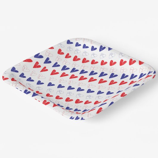 Patriottische rode, witte en blauwe harten papieren bordje (Gebogen)