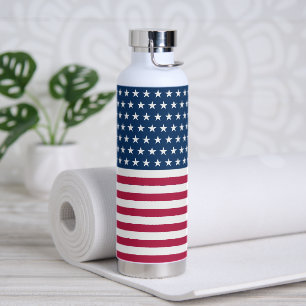Patriottische rode witte en blauwe sterren en stre waterfles
