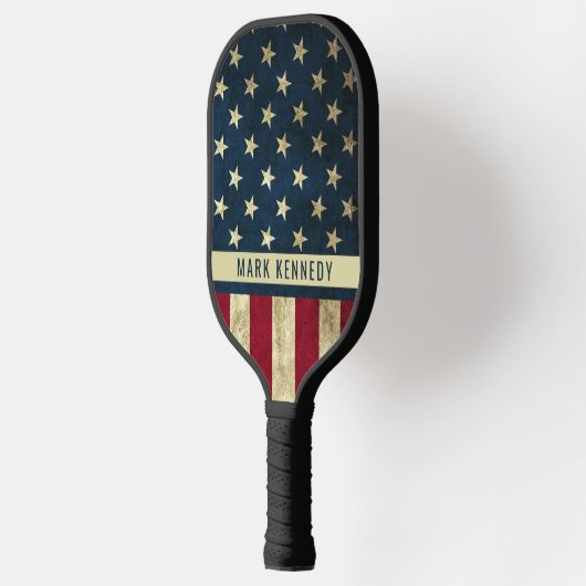 Patriottische roestzuchtige Amerikaanse vlag - Aan Pickleball Paddle (Links)