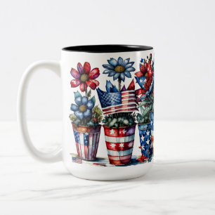 PATRIOTTISCHE ROOD WIT BLAUW AMERIKAANSE BLOEMEN I TWEEKLEURIGE KOFFIEMOK