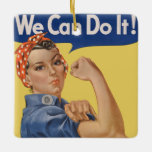 Patriottische Rosie de Riveter, we kunnen het doe Keramisch Ornament<br><div class="desc">Een  model van patriottisme,  met een vrouw die inmiddels bekend staat als Rosie de Riveter. "We kunnen het!" is een Amerikaans poster uit de Tweede Wereldoorlog met een inspirerend afbeelding om de moraal van de vrouw-werknemer te stimuleren.</div>