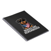 Patriottische Rottweiler Held Hond Vector Design Notitieboek (Rechterzijde)