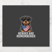 Patriottische Rottweiler Held Hond Vector Design Sparkling Wijnetiket (Enkel label)