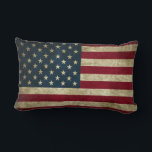 patriottische rustieke grunge Amerikaanse vlag Kussen<br><div class="desc">Vier je liefde voor de VS met ons Patriotic Rustic Grunge American Flag Sierkussen. Dit stijlvolle kussen heeft een prachtig gestresst Amerikaans vlagontwerp, perfect voor het toevoegen van een vleugje rustieke charme aan uw interieur. Gemaakt van hoogwaardige materialen, dit kussen biedt zowel comfort als duurzaamheid, waardoor het ideaal is voor...</div>