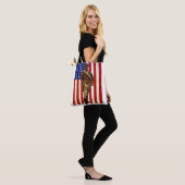 patriottische soldaat met Amerikaanse vlag Tote Bag (Op model)