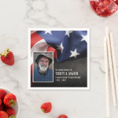 Patriottische vlag in liefhebbend geheugensympathi servet (Insitu)