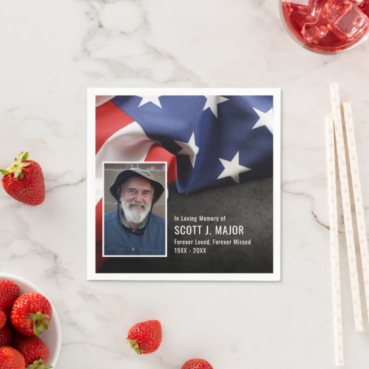 Patriottische vlag in liefhebbend geheugensympathi servet (Insitu)