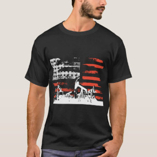 Patriottische vlag voor olievlekken met oliepomp R T-shirt