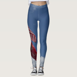 Patriottische vlaggen en een blauwe hemel op leggings
