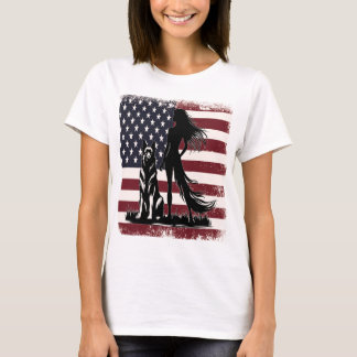 Patriottische vrouw en Duitse herder United Spirit T-shirt